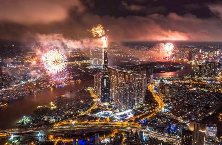 Bắn pháo hoa tại công viên Landmark 81