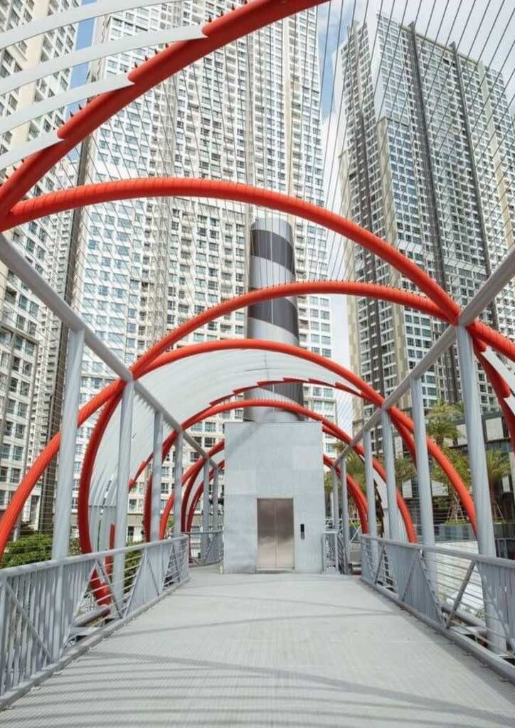 Cầu vượt đi bộ công viên Landmark 81