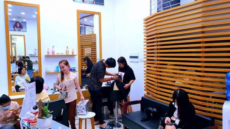 Salon tóc hoa thủy tiên
