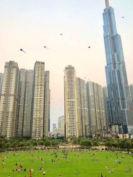 Thả diều tại công viên Landmark 81
