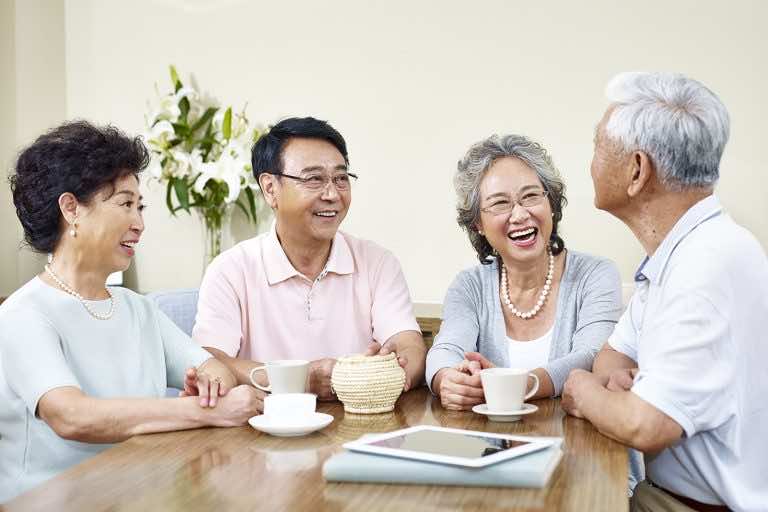 Đối với các gia đình khi mua hoặc thuê căn hộ thường quan tâm đó là Người lớn tuổi nên sống tại Vinhomes Central Park không? Đặc biệt là các gia đình có cha mẹ/ ông bà đã có tuổi - những người đang có sự thay đổi lớn về mặt sức khỏe cũng như tâm lý người già.