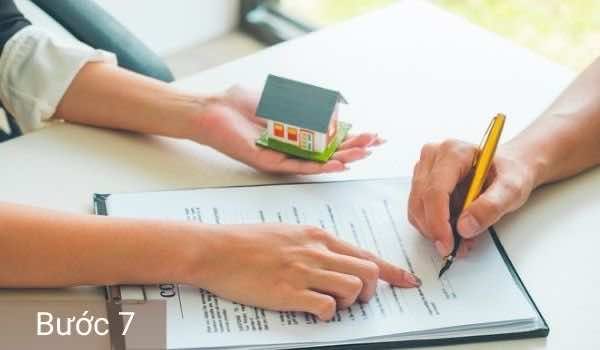 Đặt cọc và ký hợp đồng